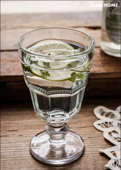Vintage-style Elegant Wine Glass - Image 4