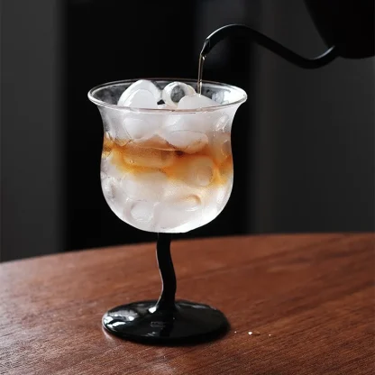 Lily Goblet Elegant Wine Glass - Image 2